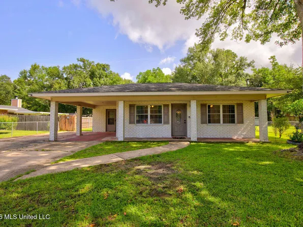 610 Herlihy St, Waveland, MS 39576