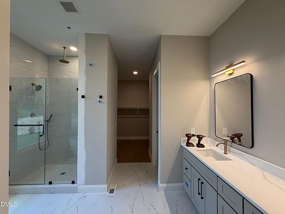 3rd image of 9 High Ridge Ln