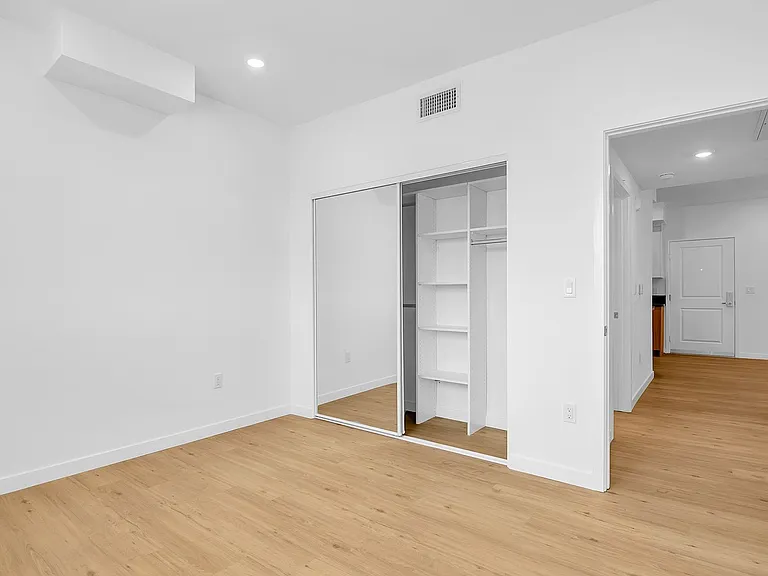14333 Sylvan St — Photo 16