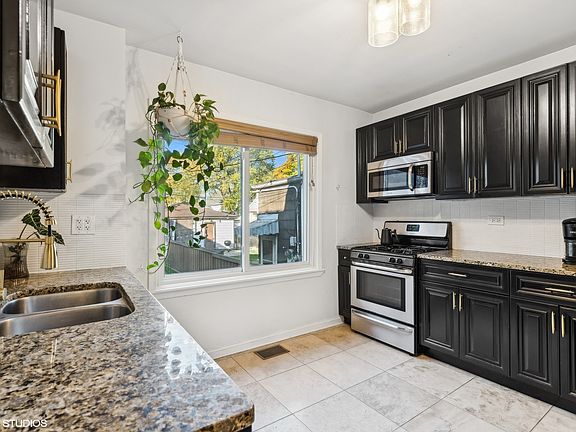 4th image of 1228 Oak Park Ave
