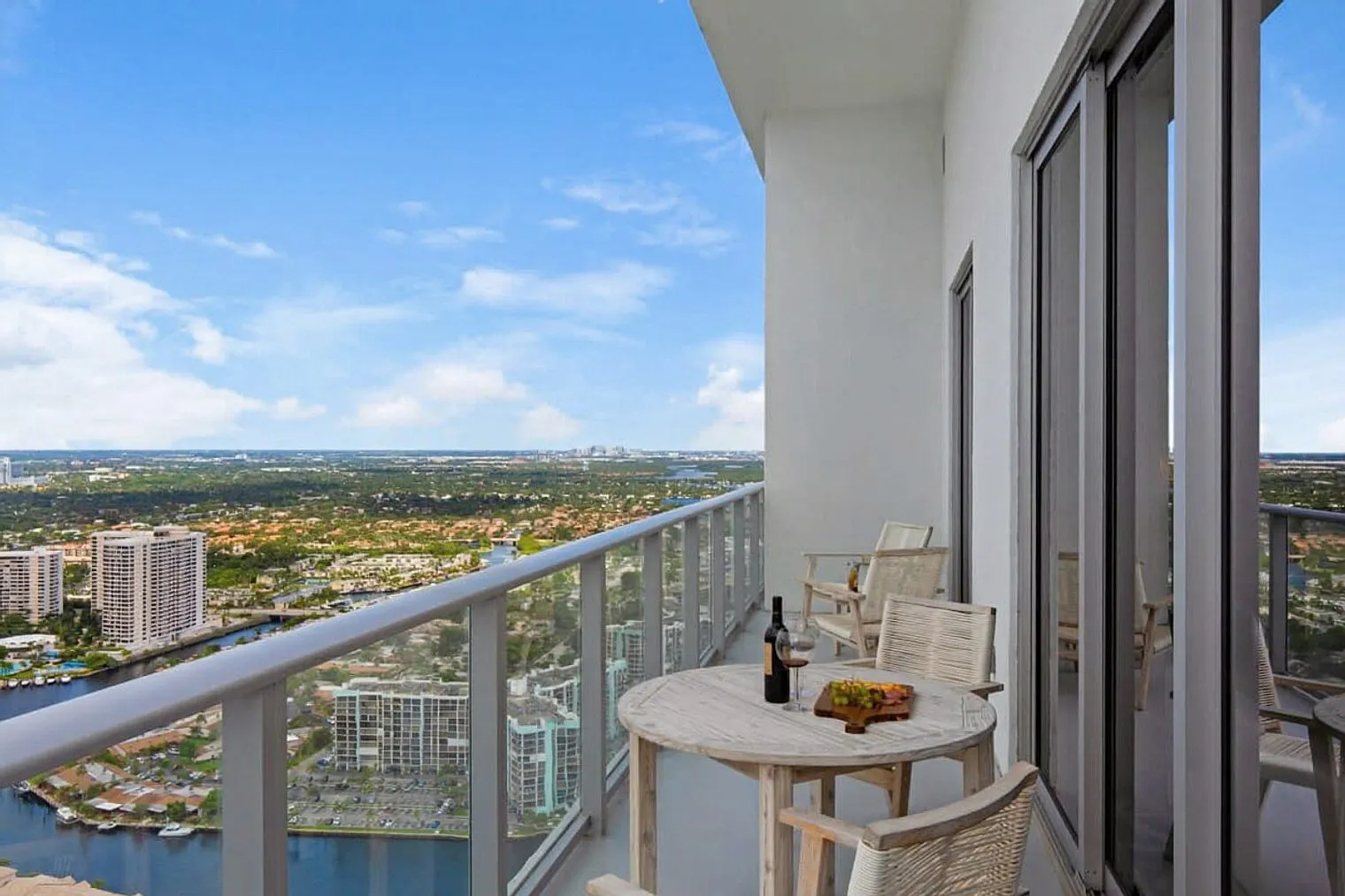 1 bed, 1.0 bath, 796 sqft, $7,289 — Photo 3