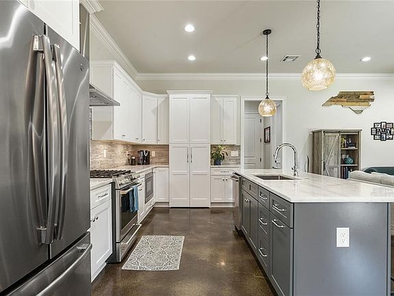 5th image of 113 Oak Park Ct