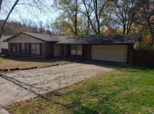 1353 White Orchard Ln, Saint Louis, MO 63146