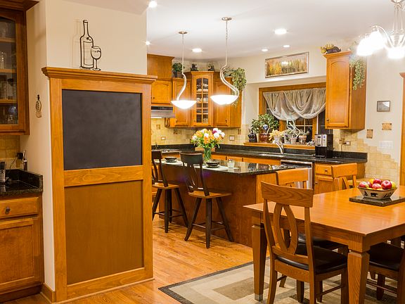 Kitchen & breakfast