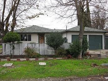 2nd image of 2827 E Poplar St