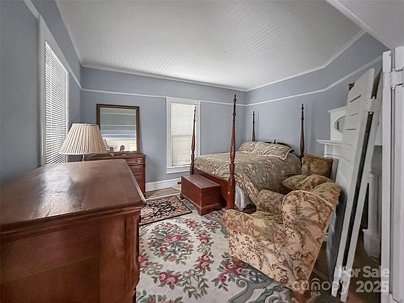 5th image of 204 N Gaston St