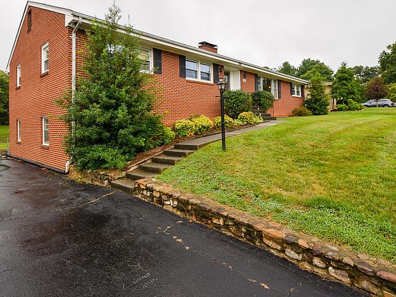 3rd image of 5025 Craun Ln