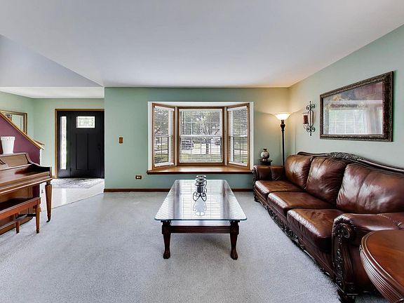 5th image of 524 Edinburgh Ln