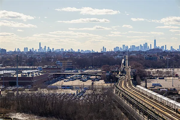 Sold by Lin Pan Realty Group LLC | media 20