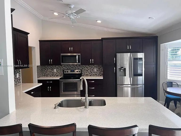 1464 SW 97th Way — Photo 8