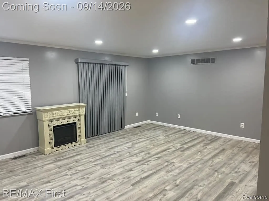 2 bed, 1.5 bath, 1040 sqft, $1,800 — Photo 2