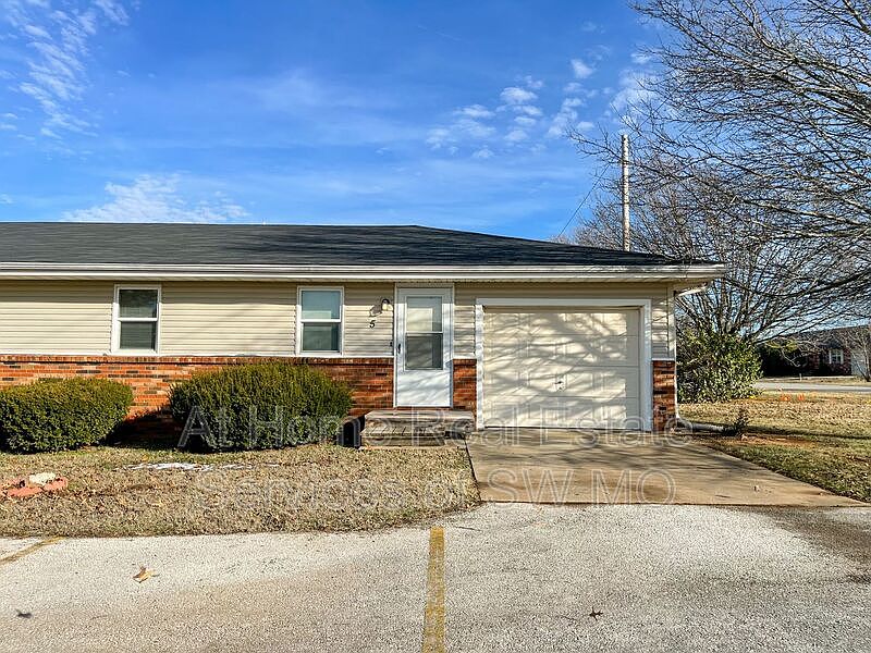 1st image of 633 W Meadowview Dr APT 5