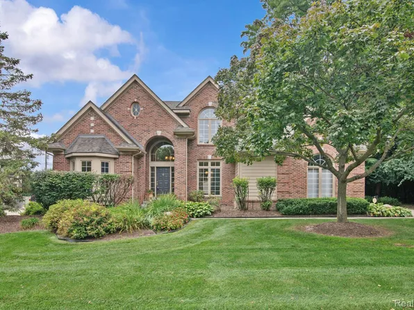 17095 Abby Cir, Northville, MI 48168