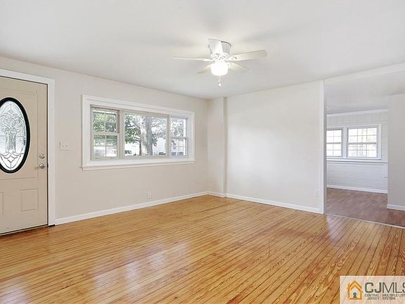 3rd image of 131 Pine Needle Dr