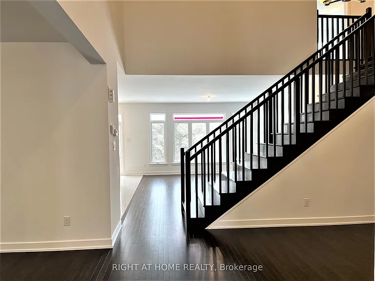902 Duxbury Ln — Photo 6