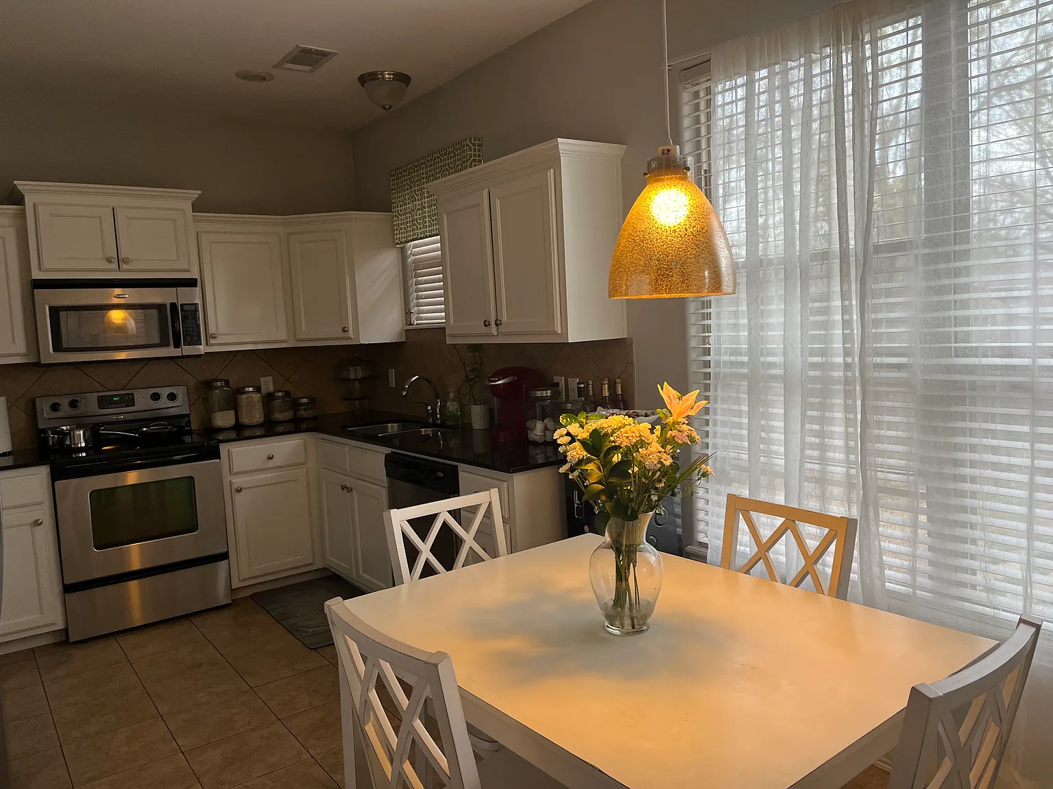 3 bed, 1666 sqft, $1,975 — Photo 4