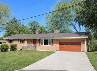 4264 Woodstock Rd, Waterford, MI 48328