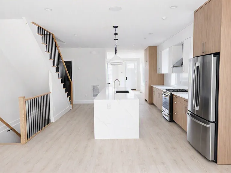 210 Underhill Ave — Photo 7