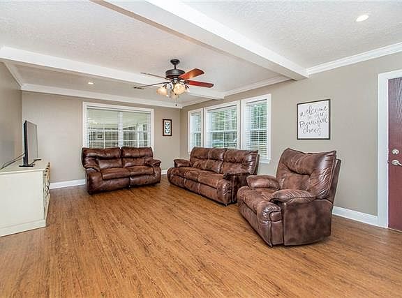 5th image of 220 Paul Ln
