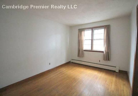 4th image of 400 Walden St #1