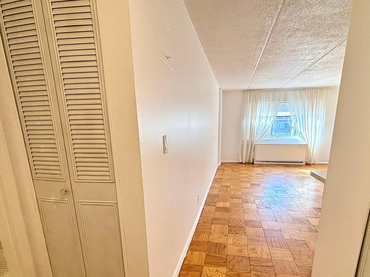 Studio, $2,100 — Photo 4