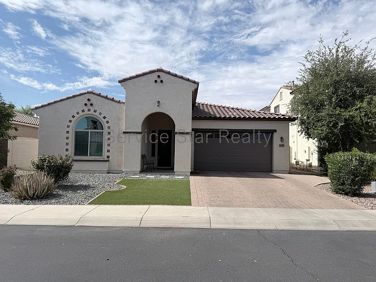 4123 E Zion Pl — Photo 1