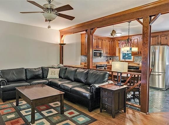 4th image of 7112 White Pine Ct