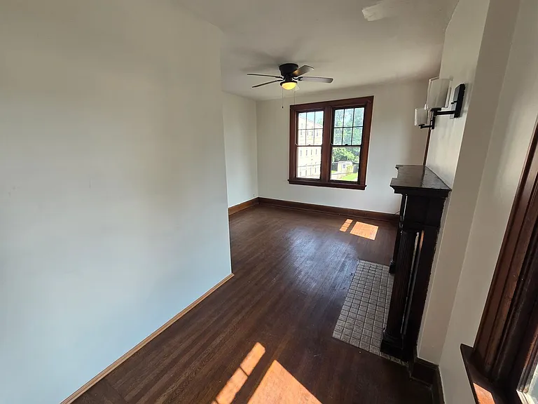 3745 Saint Lawrence Ave — Photo 12
