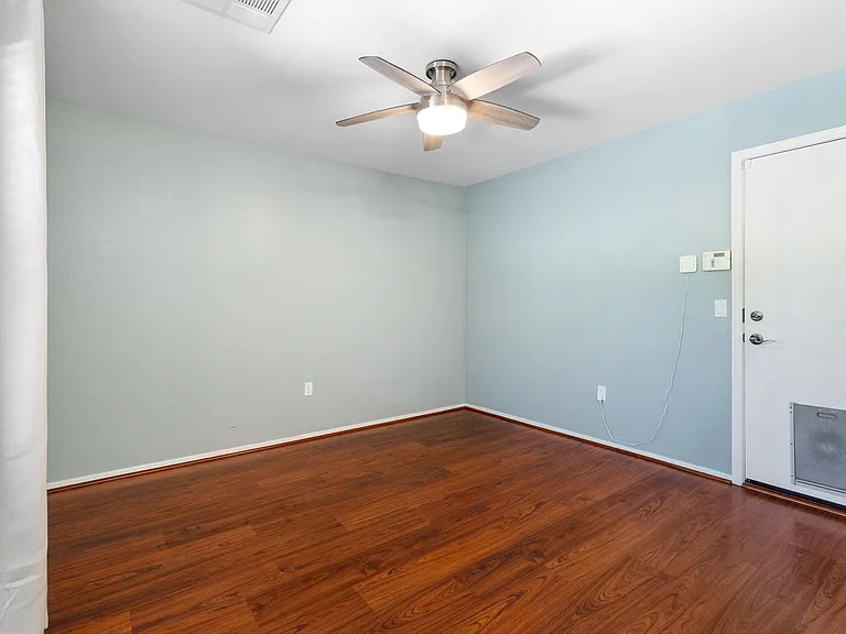 2256 E Huntington Dr — Photo 7