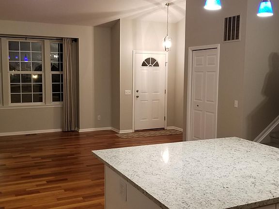 5th image of 7574 Carlton Dr