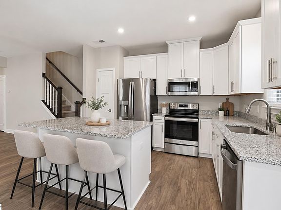 5th image of 510 Huntingdale Pl