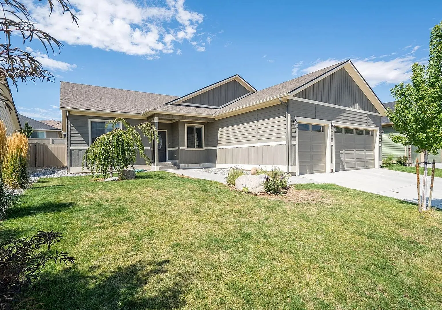 3 Bedrooms, 2 Bath House for Rent in Wenatchee — Photo 1