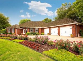 20 S Windsor Dr, Rogers, AR 72758