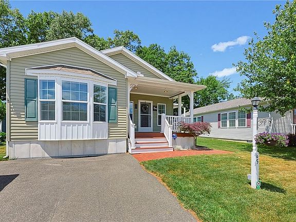 4th image of 65 Lark Ln