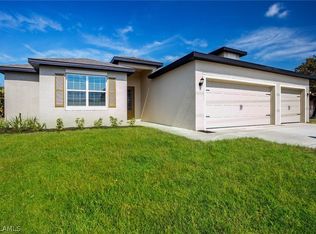 2712 SE 12th Place Cpe, Coral, FL 33904
