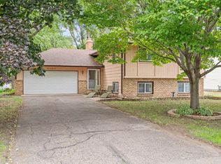 8484 Sunnyside Rd, Mounds View, MN 55112