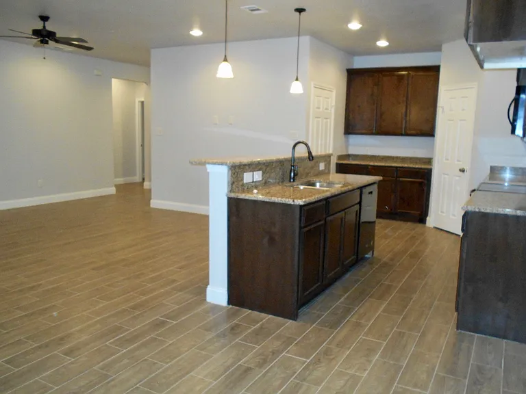 4908 Jefferson St — Photo 3