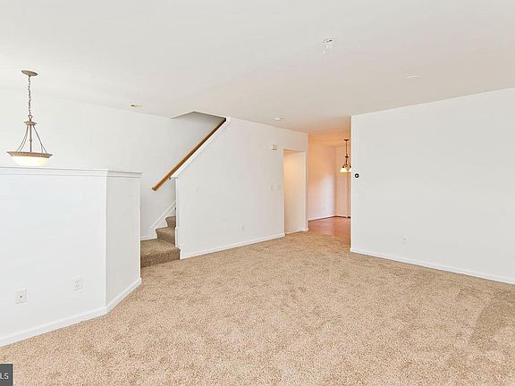 4th image of 307 Hamilton Ct