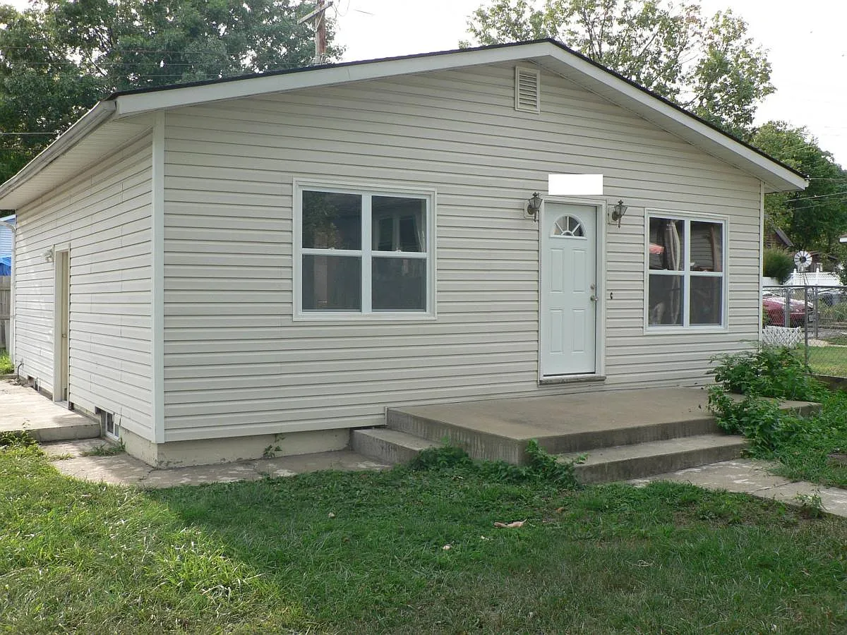 9807 Linn Ave photo 1