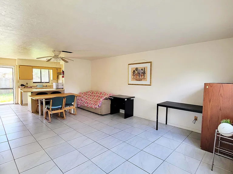3203 SW 25th Dr — Photo 4