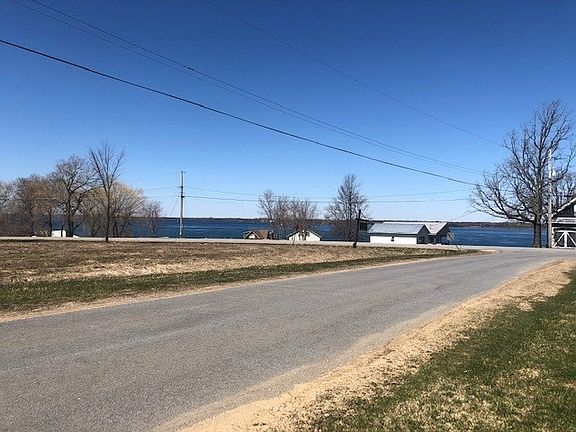 3rd image of 303 River Dr