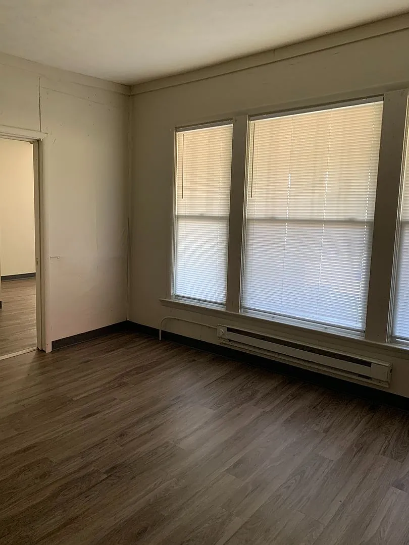 1 Bedroom Apt. Close to Downtown! — Photo 4