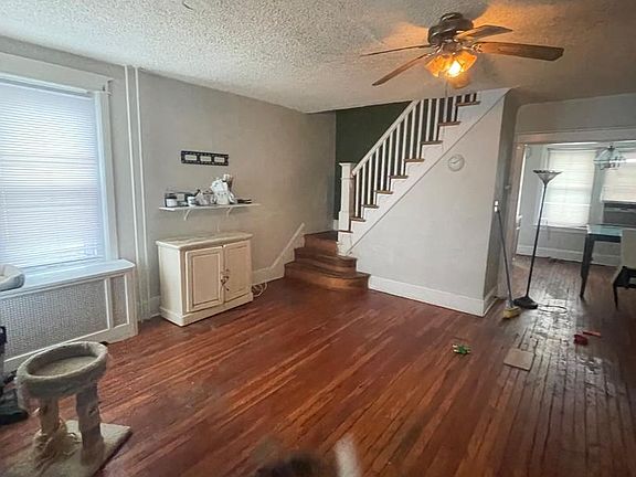 5th image of 4308 Comly St