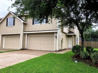 495 Folk Crest Ln, Dickinson, TX 77539