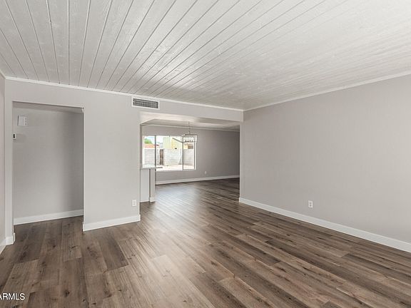 4th image of 3028 E Dahlia Dr