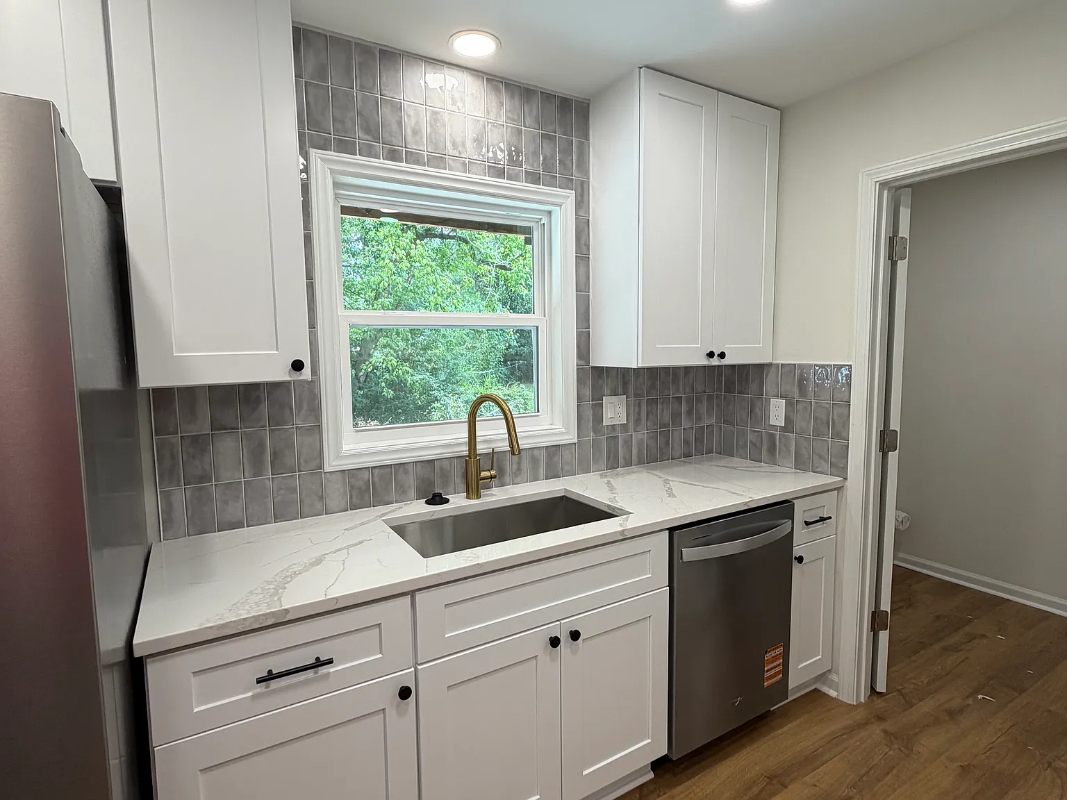 4 bed, 1353 sqft, $2,200 — Photo 2