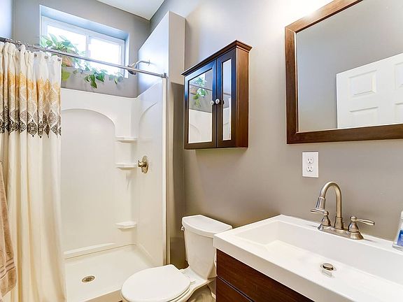 5th image of 120-122 E 5th St #120-1/2