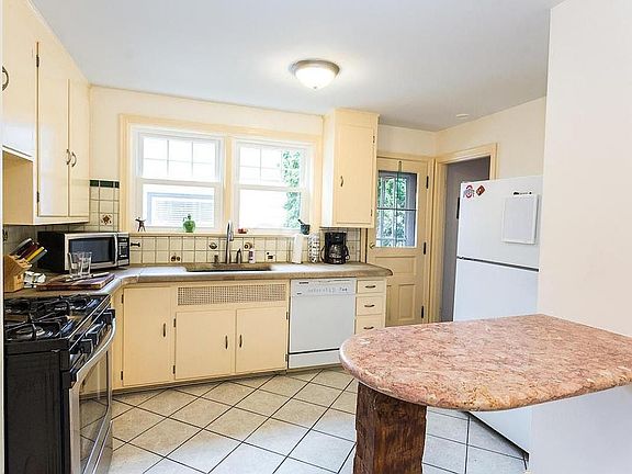 5th image of 521 E Como Ave