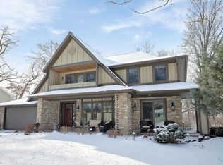 280 Ridgeview Dr E, Wayzata, MN 55391