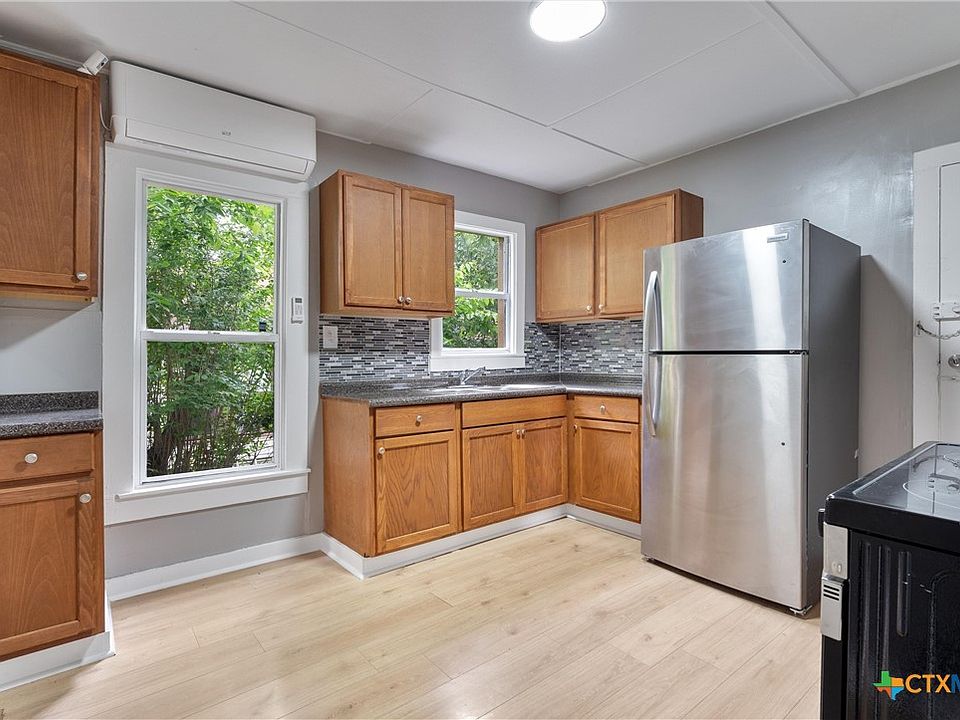 1st image of 716 E Avenue A